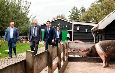Hoog bezoek bij Avonturenboerderij Molenwaard