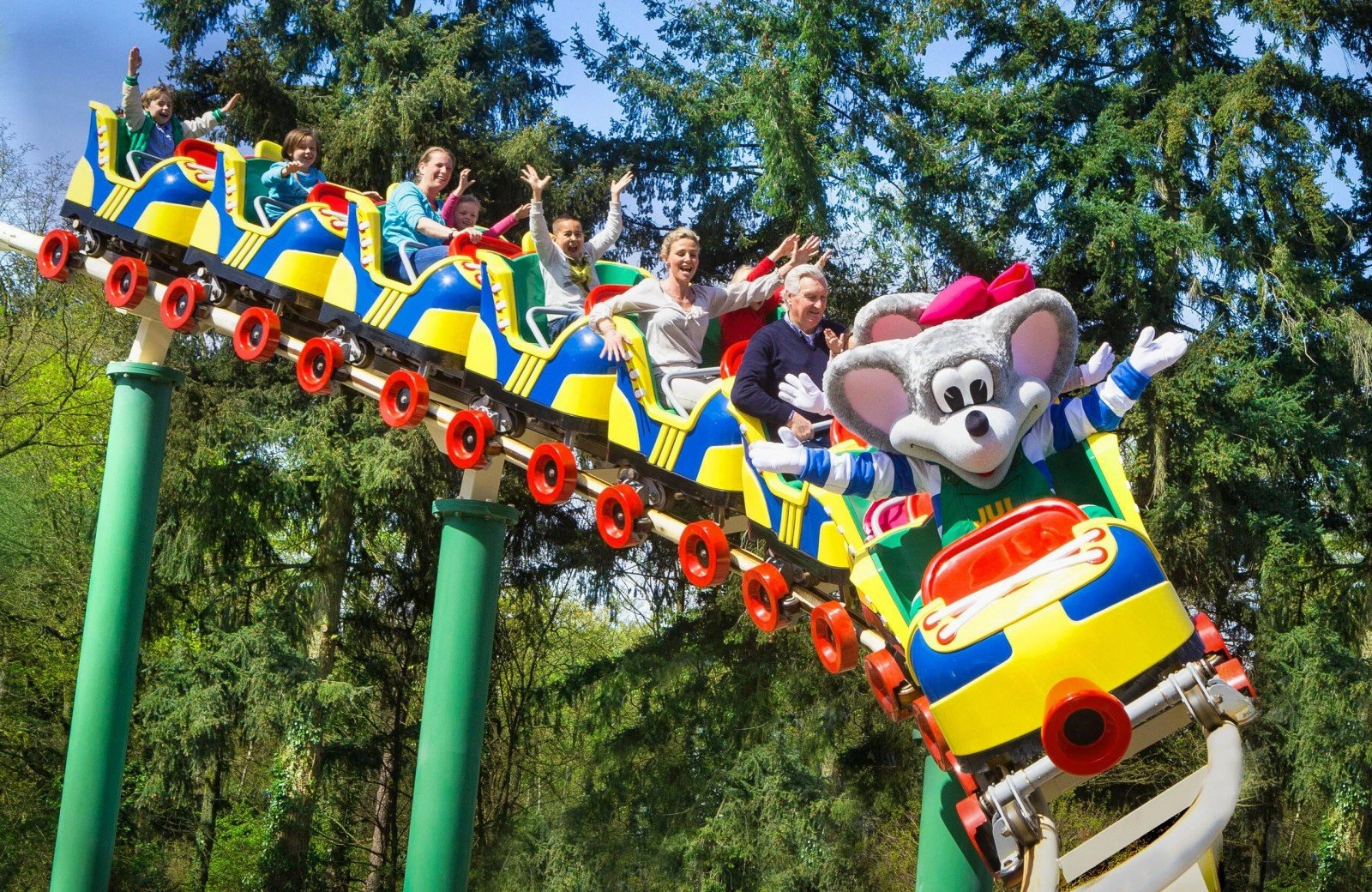 Kinderpretpark julianatoren achtbaan juls rollerskates